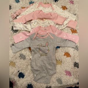 6 long sleeve onesies NWT gerber brand